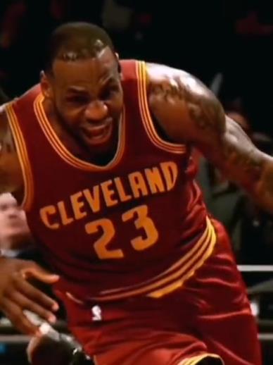 老詹這恐怖的大體格，完美詮釋什么叫“人型坦克”！