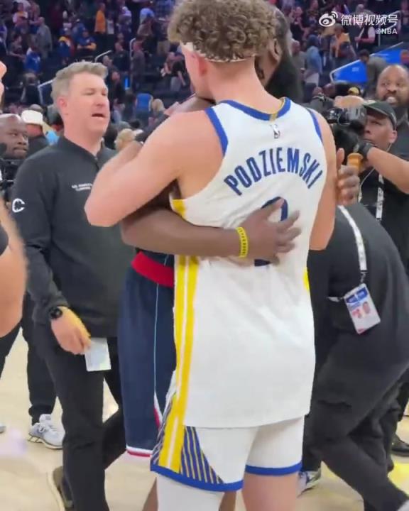 能打破附加賽不勝魔咒嗎？庫里賽后和哈登&小卡紛紛擁抱