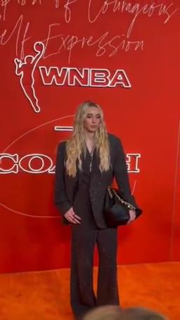 女狀元佩吉強勢登陸WNBA，實力超強，顏值也杠杠的